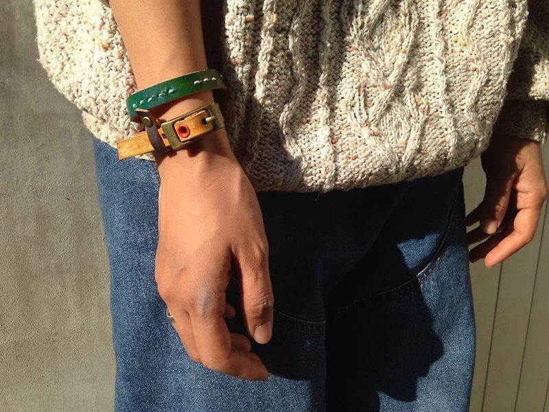 Robot * lucky bracelet _ hand-dyed hand-stitched leather - สร้อยข้อมือ - หนังแท้ สีนำ้ตาล