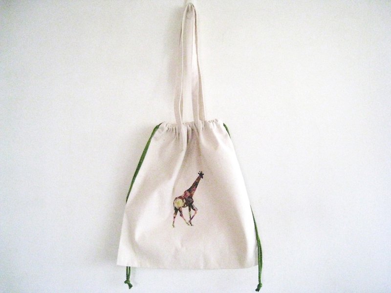 MaryWil小文青環保袋-束口肩背式花兒長頸鹿 - 側背包/斜孭袋 - 其他材質 白色