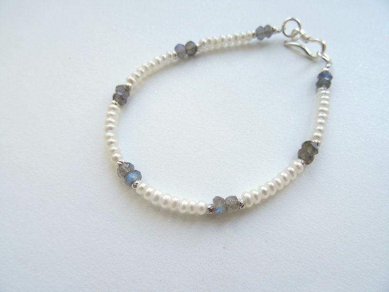 ::淡水珍珠:: 拉長石珍珠純銀手鍊  Labradorite & White Rondelle Pearls - 手鍊/手鐲 - 寶石 白色