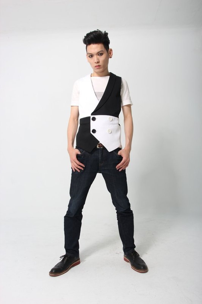 Sevenfold circular arc collar black and white block vest Circular Arc Collar Black&White Vest - เสื้อกั๊กผู้ชาย - ผ้าฝ้าย/ผ้าลินิน สีดำ