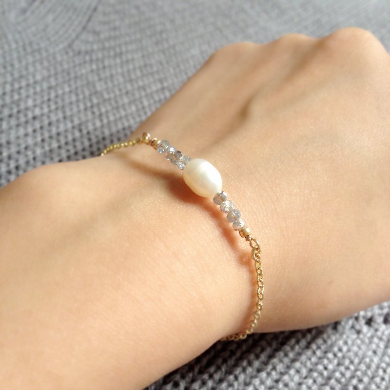 "KeepitPetite" minimalist Freshwater Pearls Czech beads • • Gold-plated bracelet - สร้อยข้อมือ - โลหะ 