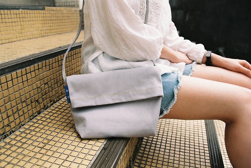 走走 - 淡淡灰 - Messenger Bags & Sling Bags - Other Materials Gray