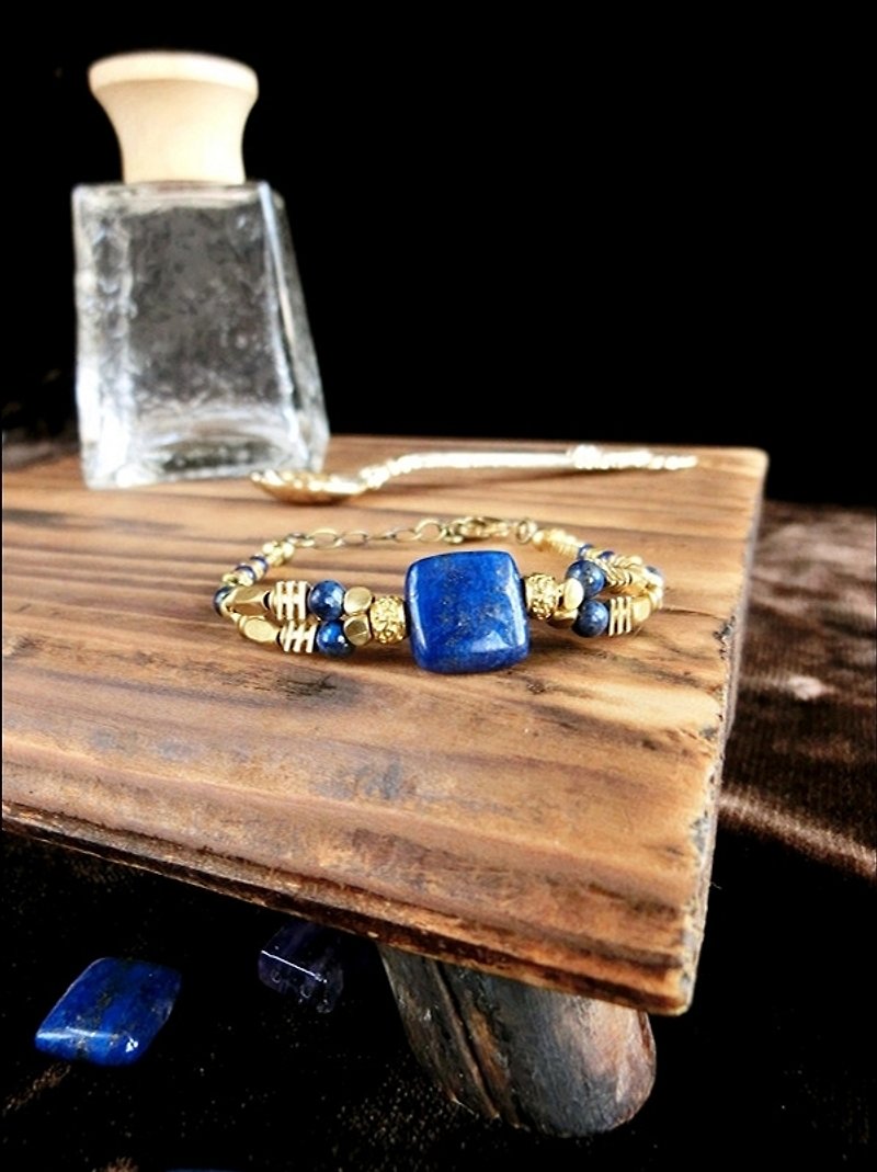 [UNA- excellent Na] box candy hand-made series - natural stone lapis lazuli ▲ ▲ Bronze bracelet customized - สร้อยข้อมือ - เครื่องเพชรพลอย สีน้ำเงิน