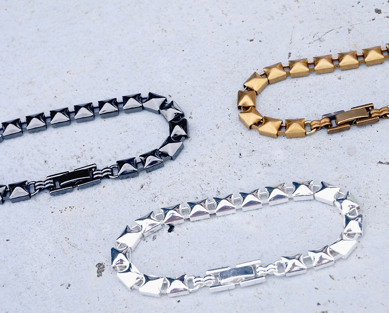 Lightweight nail Wonderland-brass & black nickel & pure silver* bracelet - Bracelets - Other Metals Gold