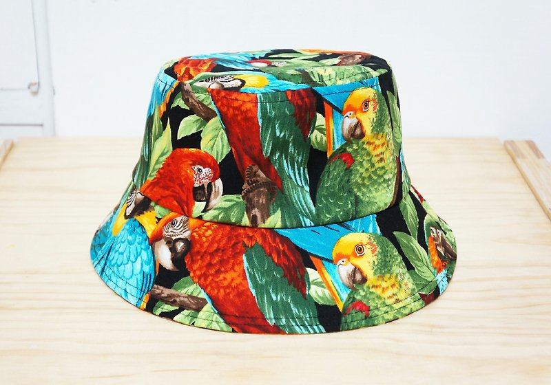 ☚ 繽紛系 _ 好春日漁夫帽 _ 森林裡的鸚鵡們 ☛ - หมวก - วัสดุอื่นๆ หลากหลายสี