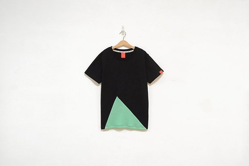 "H-ZOO" 不規則三角形繽紛拼接Tee - 黑＊湖水綠 ( 已售完 ) - เสื้อยืดผู้หญิง - วัสดุอื่นๆ สีเขียว