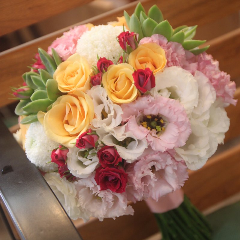 漫花草-繽紛溫暖色系新娘捧花 客製化婚禮捧花 歐式鮮花捧花 - 胸針 - 植物．花 多色