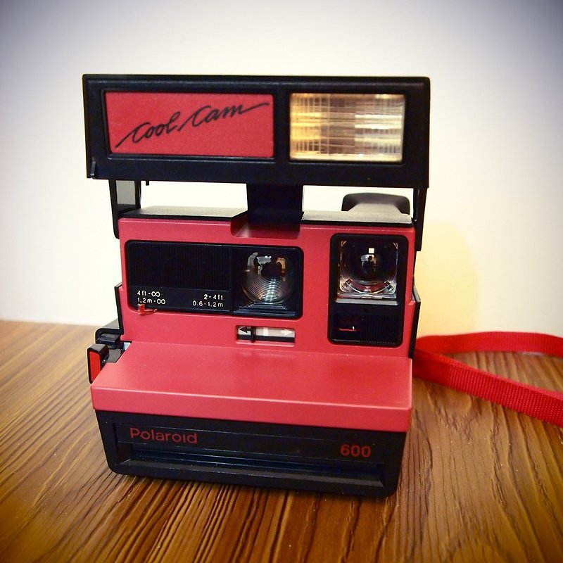 Britain made the 1980s Polaroid Polaroid cameras - กล้อง - วัสดุอื่นๆ สีแดง