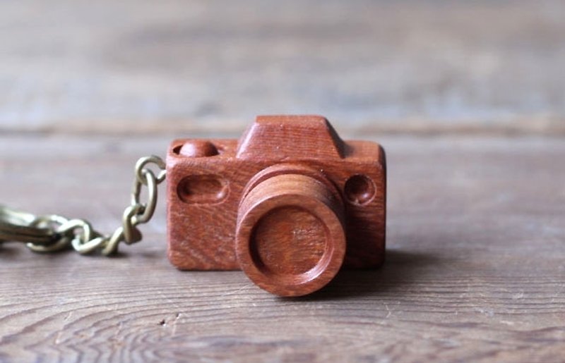 手工木製微型相機▣ 淺核鑰匙圈 - 吊飾 - 木頭 橘色