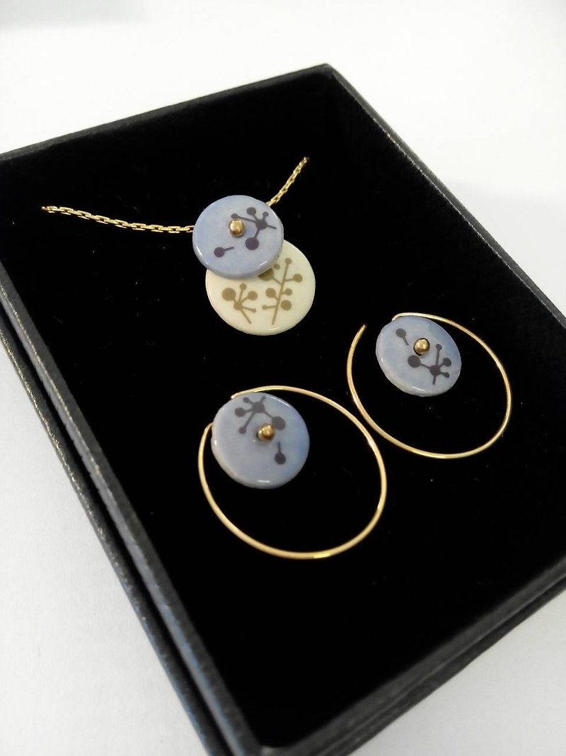 kedo 瓷花飾品系列 枝枒雙片雙色項鍊耳環組 淺藍款 - 項鍊 - 其他材質 