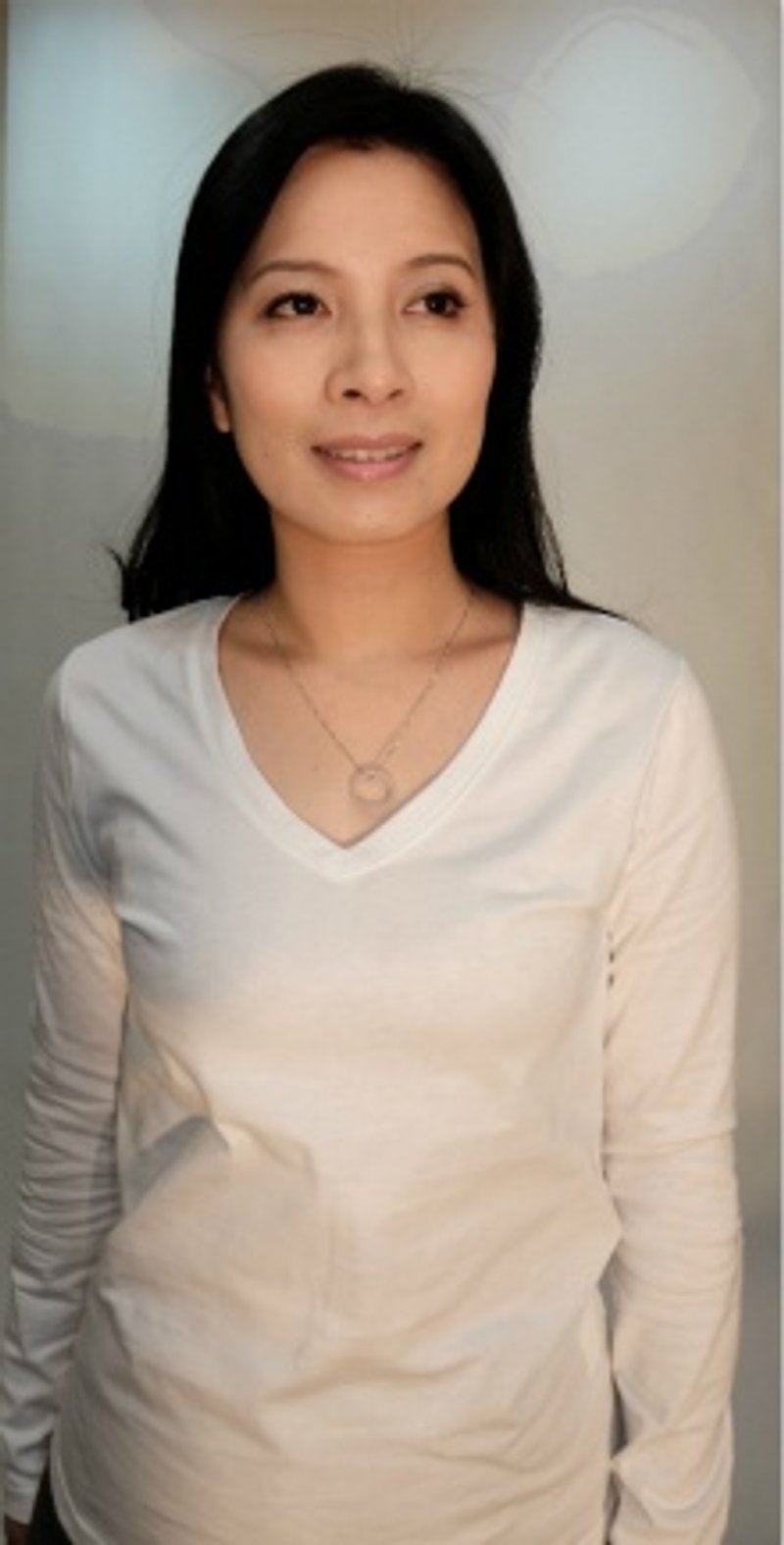 Gain Giogio solid color women's V-neck long sleeve 100% organic cotton T (refined white) - เสื้อยืดผู้หญิง - ผ้าฝ้าย/ผ้าลินิน ขาว