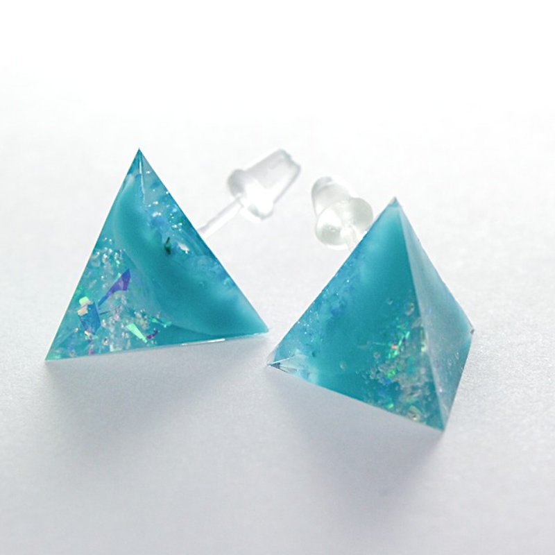 トライアングルピアス(デバスズメダイ) - 耳環/耳夾 - 其他材質 藍色