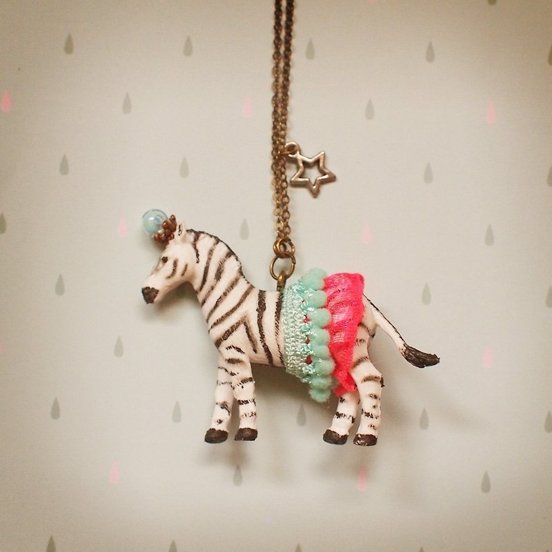鄭惠月專用下標區 / 動物園 / 華麗的冒險 - 斑馬款 吊飾 - Necklaces - Plastic White