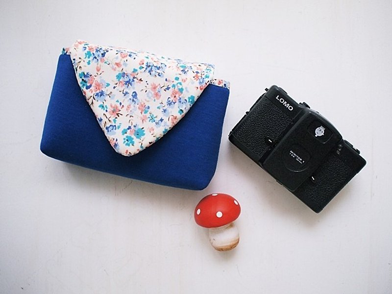 hairmo. Blue floral triangular envelope minimalist camera bag - sapphire blue + (monocular / class monocular) - กระเป๋ากล้อง - กระดาษ สีน้ำเงิน