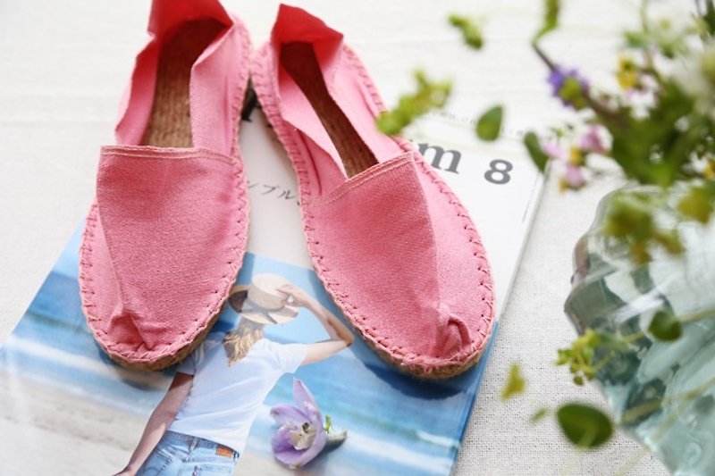Espadrilles sakura pink straw shoes - รองเท้าลำลองผู้หญิง - พืช/ดอกไม้ สึชมพู