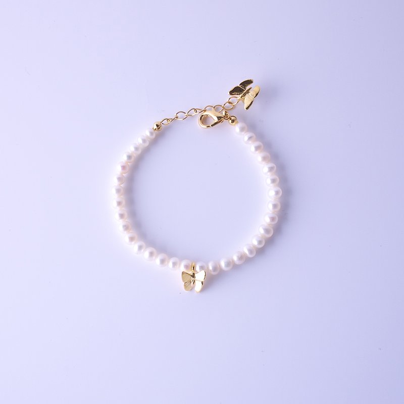 Gold Butterfly bracelet, Promise bracelet, Push Present, Anniversary Gift - สร้อยข้อมือ - เครื่องเพชรพลอย สีเทา