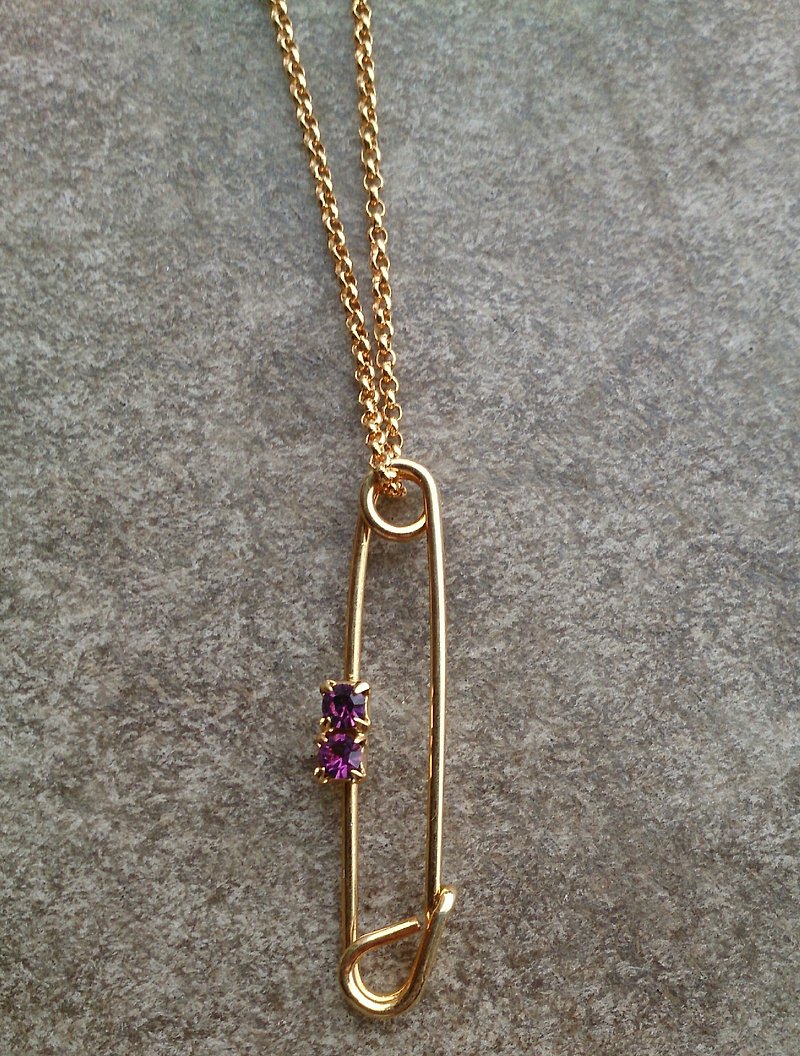 古董寶石安全別針項鍊 Vintage Gem Safety Pin Necklace - ネックレス - 宝石 ゴールド