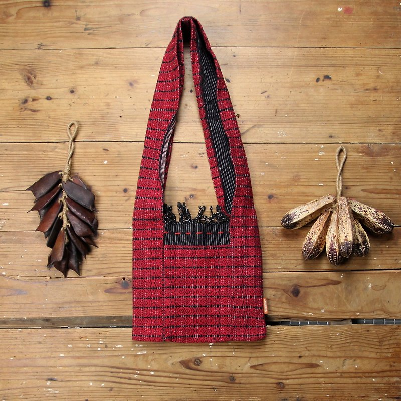 Omake刺繡背袋（紅Ｘ黑） - Messenger Bags & Sling Bags - Cotton & Hemp Red