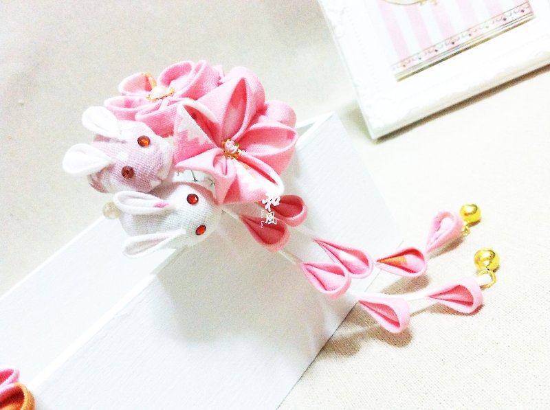 Japanese handmade flower rabbit pink flower ball hair 簪 Sen female retro and wind hair kimono yukata - Hair Accessories - Other Materials Pink