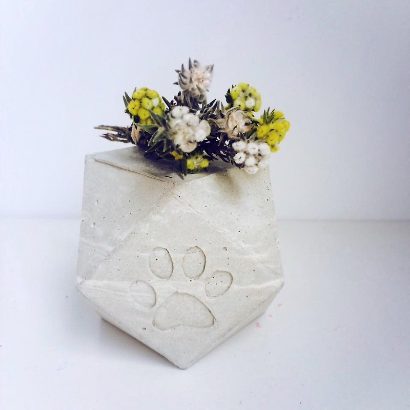 JokerMan / 0 - Home & Office healing relieve pressure on the small things - [meatballs] cat geometric triangle square cement, container, flower decorations · · Candlestick (with embellishment floral + small candlesticks) - ของวางตกแต่ง - ปูน สีเทา
