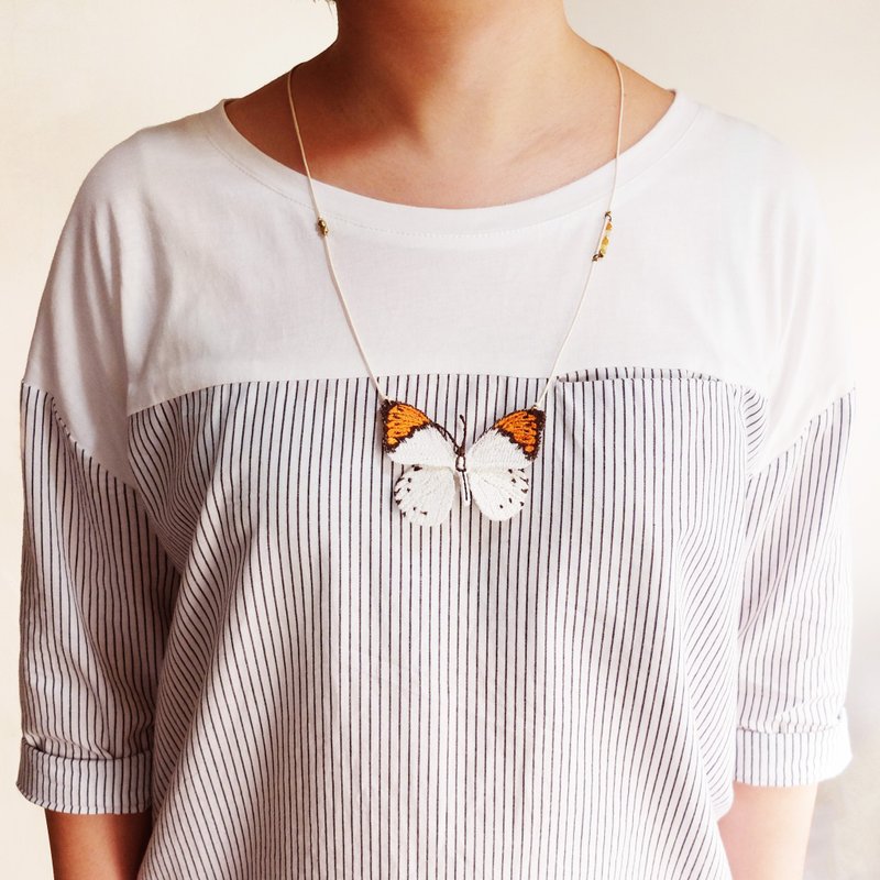 刺繡 蝴蝶 天然石蝴蝶項鍊 / 端紅蝶 Great Orange Tip Butterfly - 項鍊 - 繡線 橘色