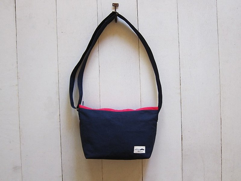 Cross Body Bag - Small size (Zippered Closure W/ Adjustable Strap) - กระเป๋าแมสเซนเจอร์ - วัสดุอื่นๆ หลากหลายสี