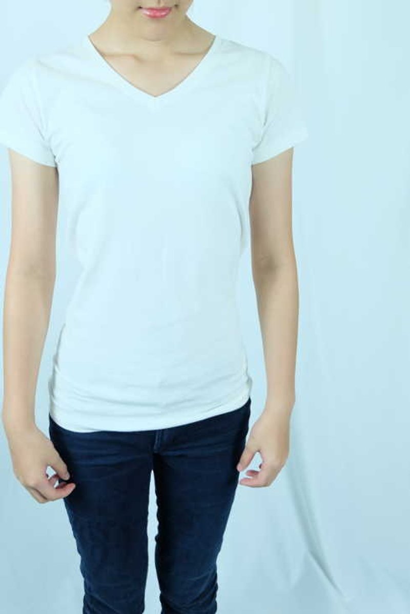 V-neck solid 100% organic cotton T-shirt (female / refined white) - เสื้อยืดผู้หญิง - ผ้าฝ้าย/ผ้าลินิน ขาว