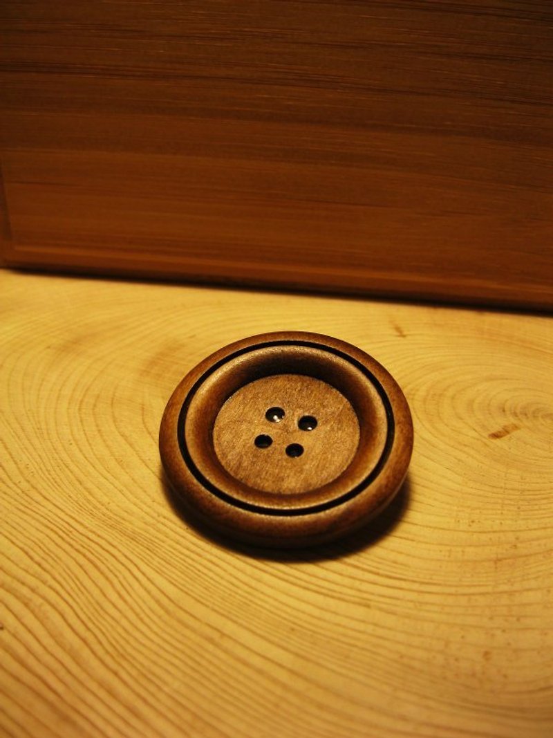 木質鈕扣別針●大●編號B4 - 胸針 - 木頭 咖啡色