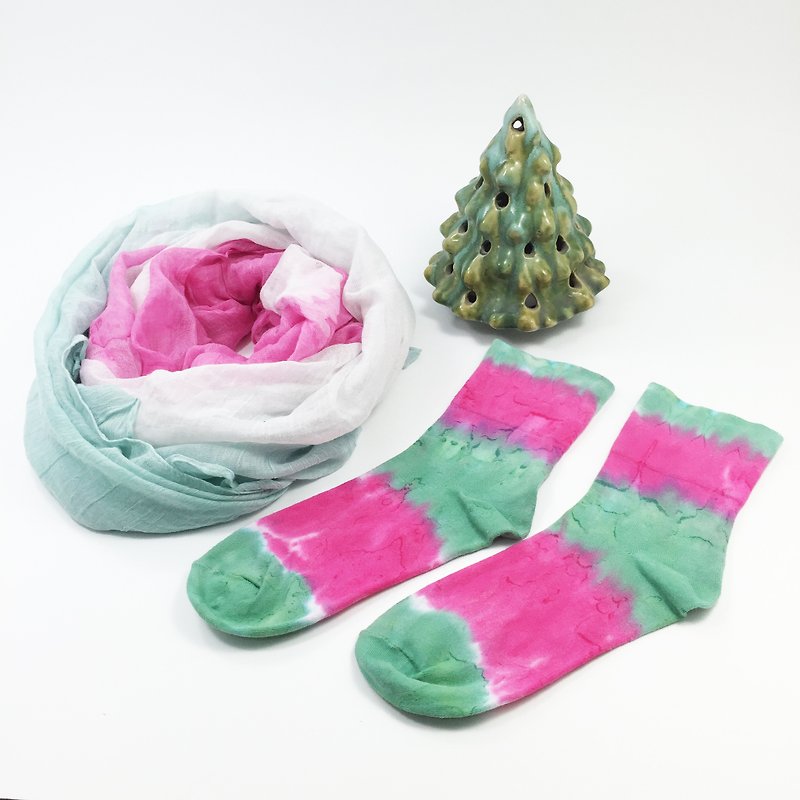 Christmas gift exchange Christmas / Scarf + socks arbitrarily take [into human Christmas package] - Scarves - Other Materials Green