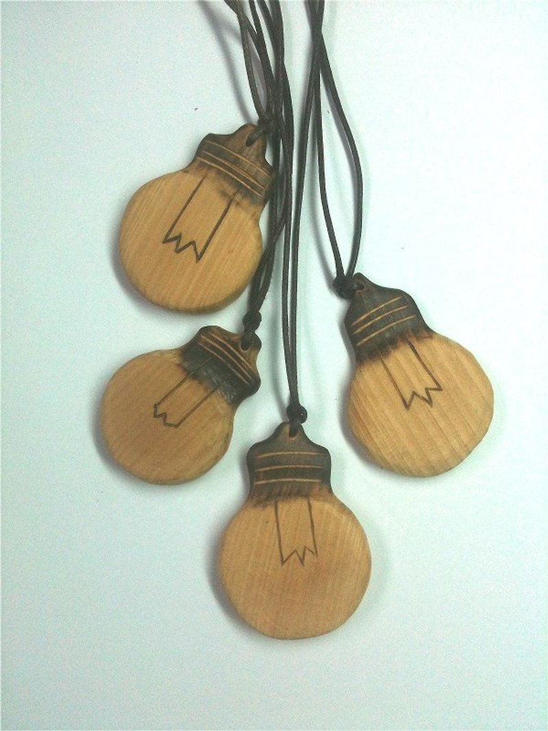 檜木童趣手刻溫度愛迪生鎢絲燈泡項鍊 - 項鍊 - 木頭 咖啡色
