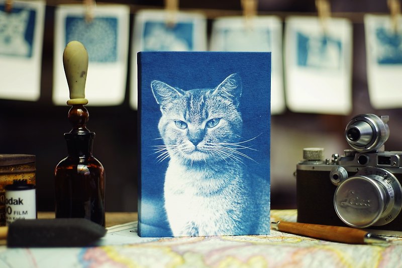 Handmade Blue Sun Notebook-Cat Duke - สมุดบันทึก/สมุดปฏิทิน - กระดาษ สีน้ำเงิน