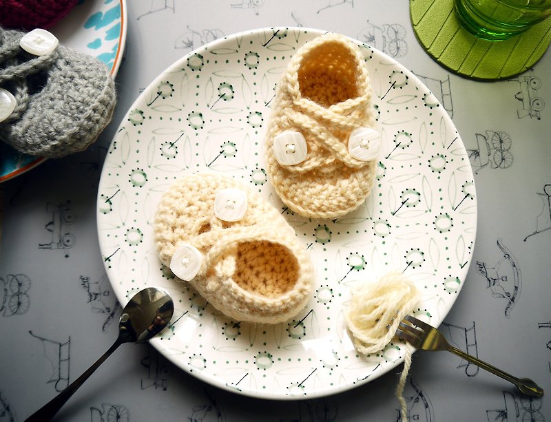 Handmade Knitted Baby Shoes~Little Elf Series (Beige) - รองเท้าเด็ก - ขนแกะ ขาว