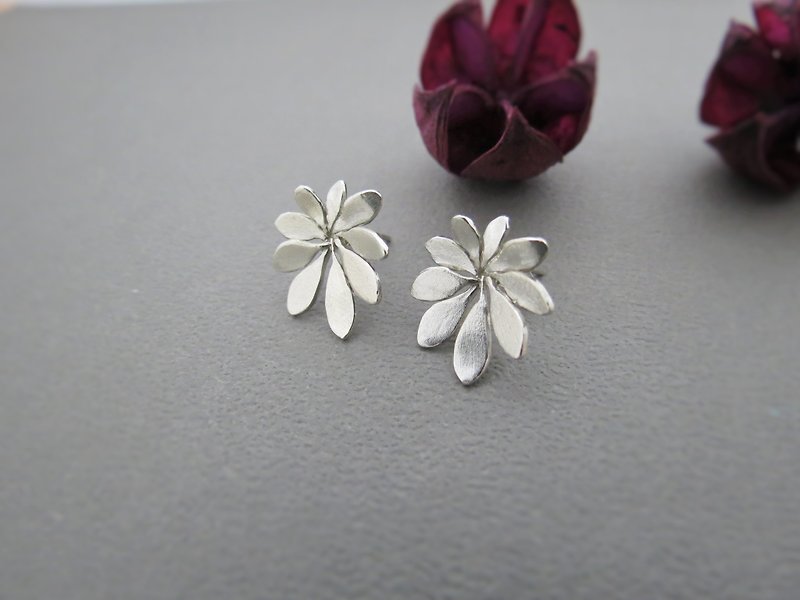 Roadside plant - Schefflera arboricola (925 silver earrings) - C percent jewelry - ต่างหู - เงินแท้ สีเงิน