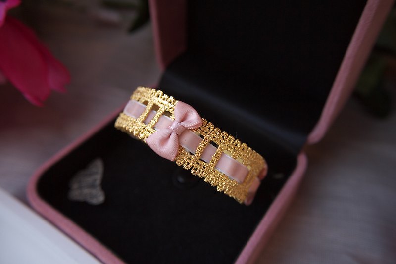 法式金屬小蝴蝶結蕾絲手環Choccy - 手鍊/手環 - 其他金屬 粉紅色