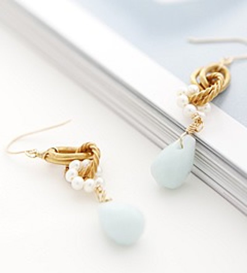 [Luce Costante] Foglia Earrings Natural Stone & Pearl (Ear Clip) - ต่างหู - โลหะ 