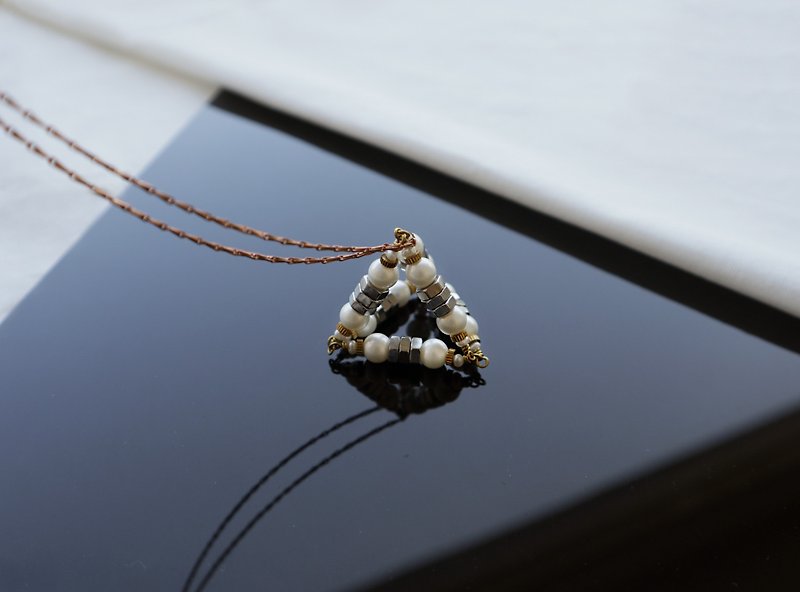 Yuandi wishing symbol wisdom golden triangle three-dimensional long necklace - สร้อยคอยาว - โลหะ สีเงิน