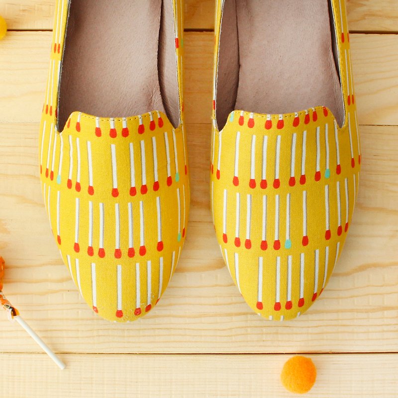 Spot No. 23.5] mango birthday cake Oubei La / handmade custom / Japan fabric - รองเท้าลำลองผู้หญิง - วัสดุอื่นๆ 