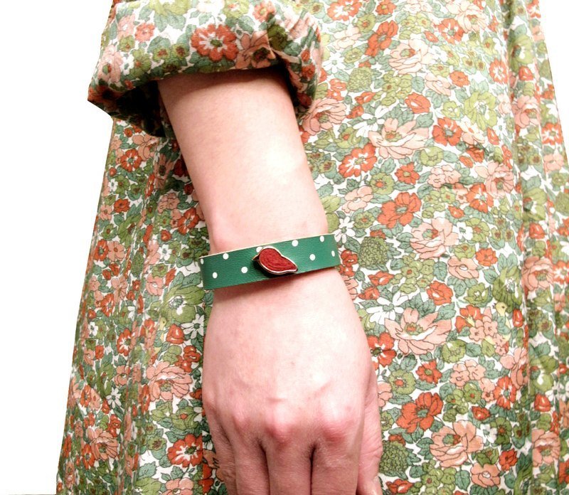 手工綠色小鳥皮革,真皮手環,Handmade Green and Bird Wrap Cuff in Leather. - 手鍊/手環 - 真皮 