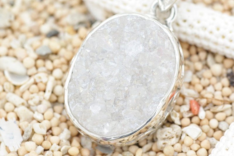 Do~uruji pendant - Necklaces - Gemstone White