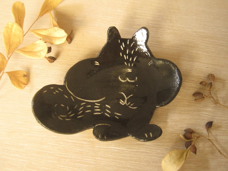 DoDo Hand-made Animal Silhouette Modeling Plate-Squirrel (Black) - Pottery & Ceramics - Pottery Black