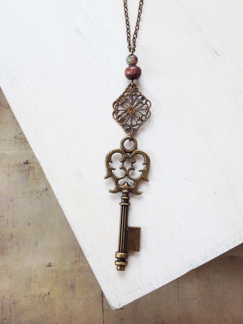 European castle nostalgic retro keys necklace ornaments - สร้อยคอ - วัสดุอื่นๆ สีนำ้ตาล