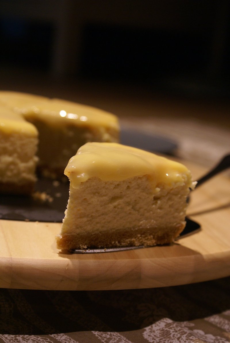 【チーズ＆チョコレート】アメリカンヘビーチーズケーキ 手作りレモンカード添え/10インチ 売り切れ間近 - ケーキ・デザート - 食材 イエロー