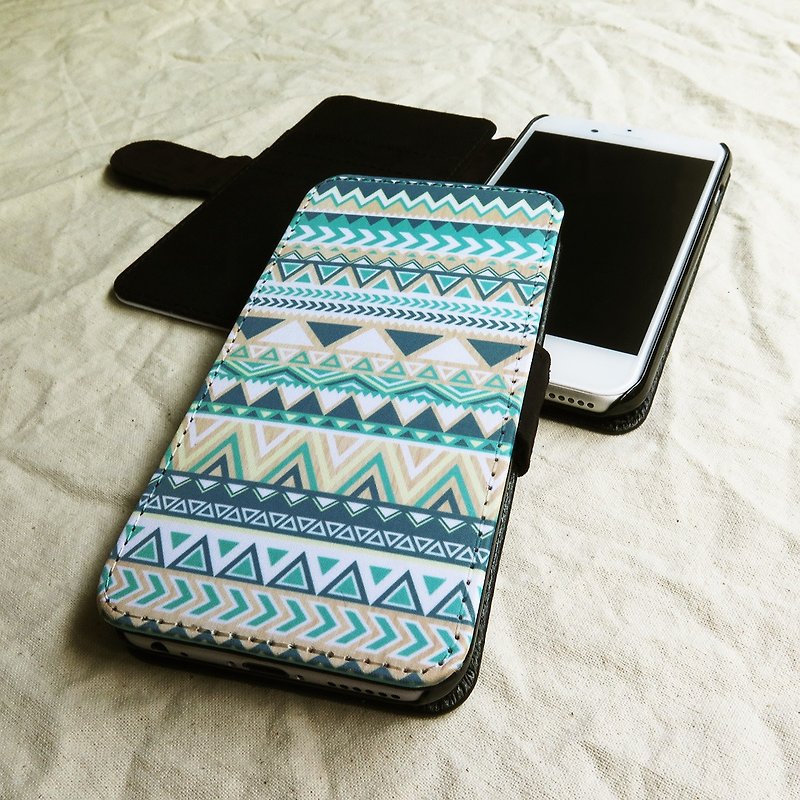 Bright- Tribal Geometric - Designer,iPhone Wallet,Pattern iPhone wallet - เคส/ซองมือถือ - วัสดุอื่นๆ สีเขียว