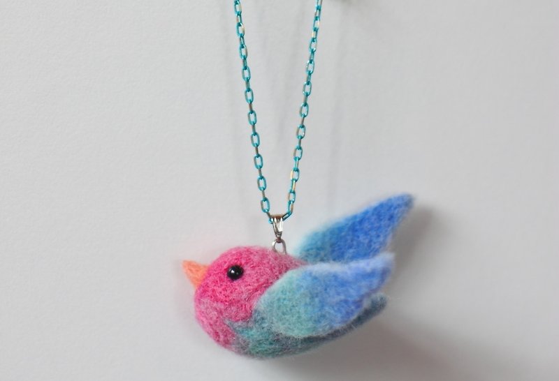 Hand-dyed Gradient Bird Necklace - สร้อยคอ - ขนแกะ หลากหลายสี