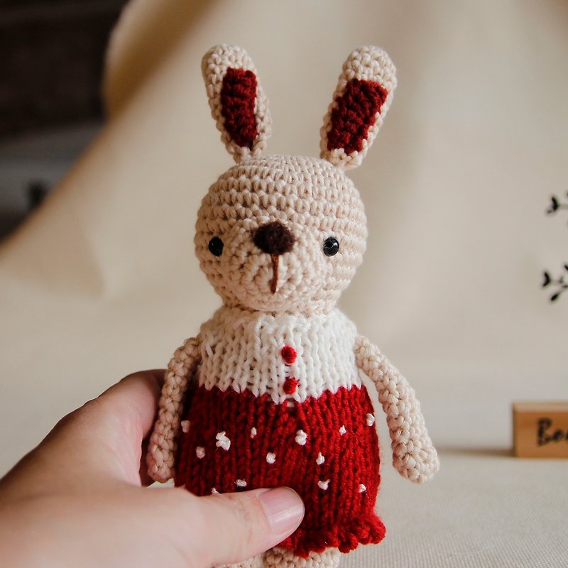 手鉤玩偶 毛線小兔 針織紅色洋裝 - 寶寶/兒童玩具/玩偶 - 其他材質 紅色