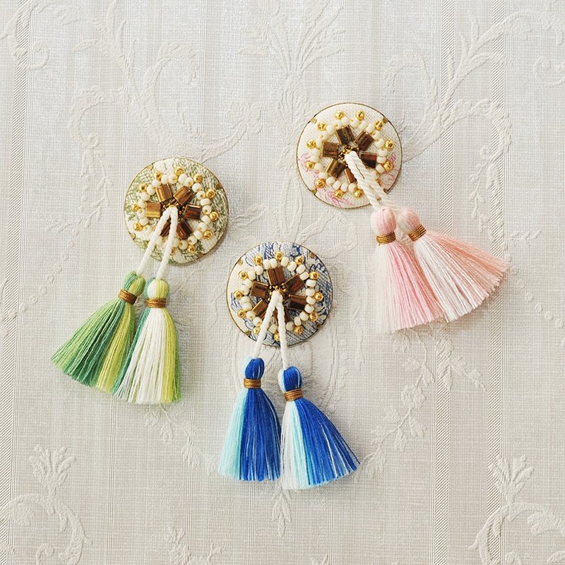 Rosette Tassel Brooch - 胸針 - 其他材質 多色