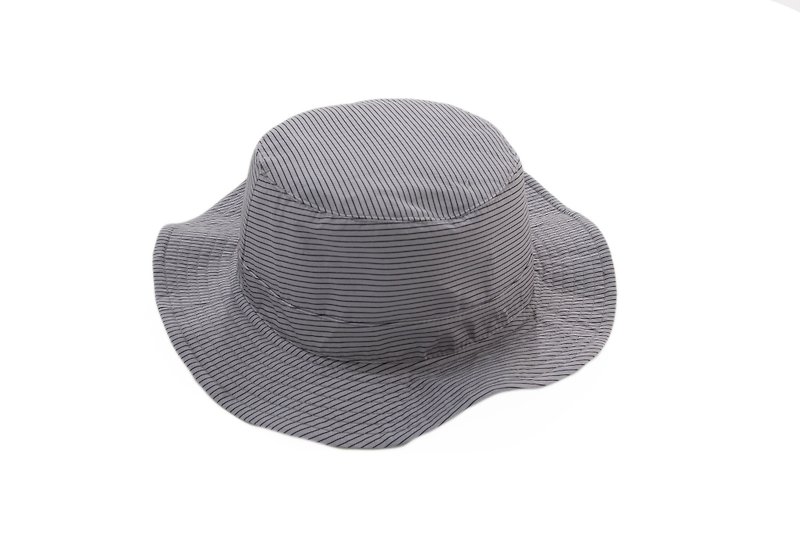 Sevenfold-Waterproof Striped Fisherman Hat (Gray) - หมวก - วัสดุกันนำ้ สีเทา