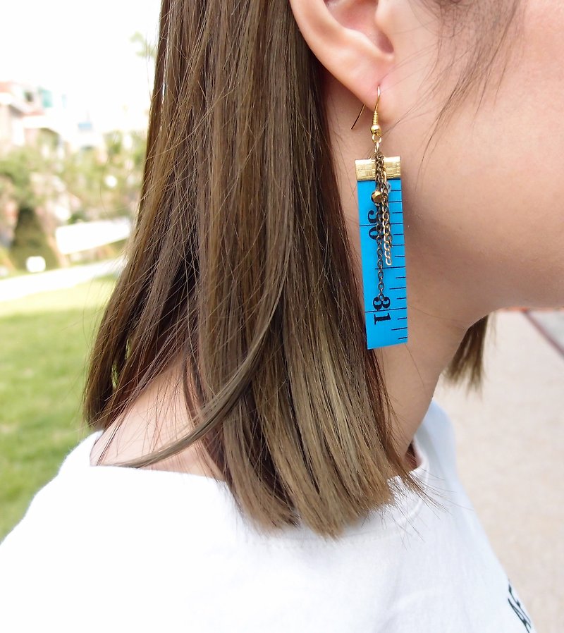 軟尺耳環(長版)｜藍色 - 耳環/耳夾 - 其他金屬 藍色