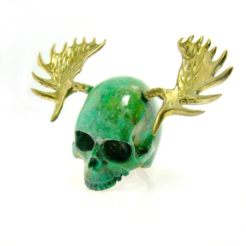 Skull with moose horn ring in brass with patina color ,Rocker jewelry ,Skull jewelry,Biker jewelry - แหวนทั่วไป - โลหะ 