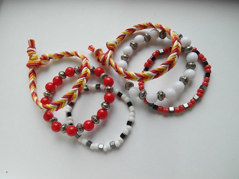 Gradient red combination / hand-woven bracelet & amp; vintage beaded - Bracelets - Other Materials Red